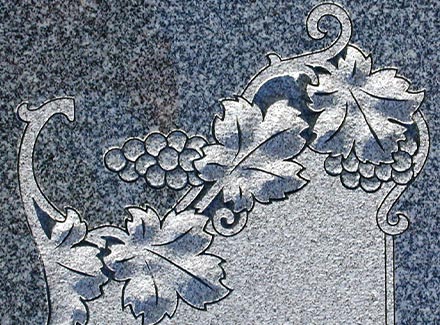 耐久性に優れた彫刻墓石