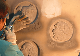 国内唯一の自社認定工場「ファントーニ彫刻」