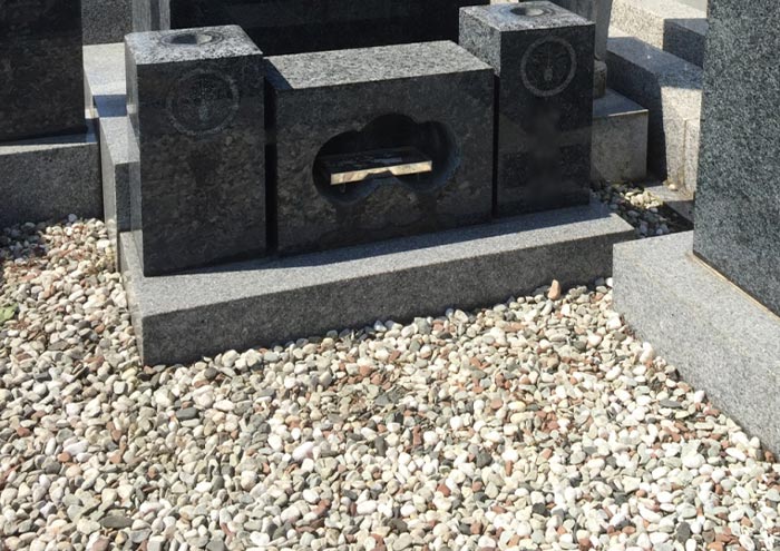 お墓の玉砂利１