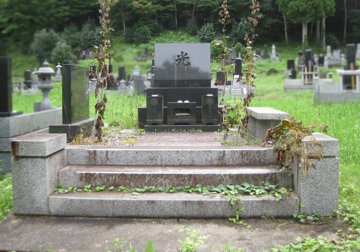 お墓の雑草対策1