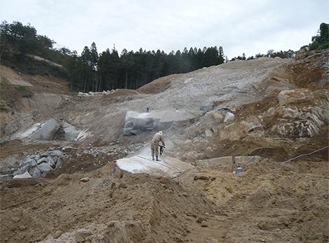 福島産あだたら御影の採石場1