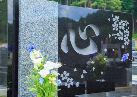 洋型墓石は特殊彫刻も可能